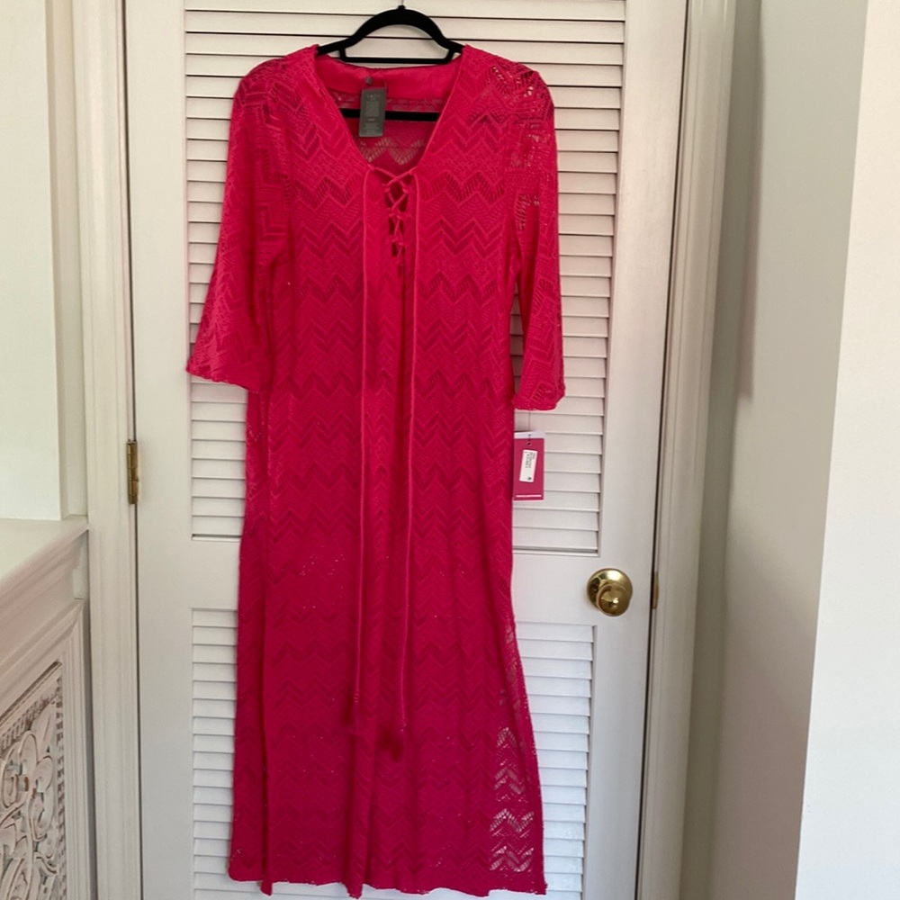 NWT. Vince Camuto Crochet Caftan Cover up. Dragon Fruit . Small